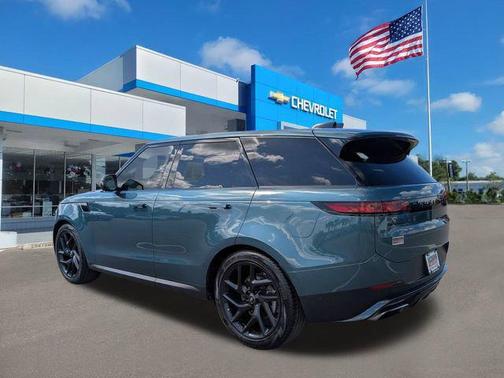 Giola Green Metallic 2024 Land Rover Range Rover Sport SE