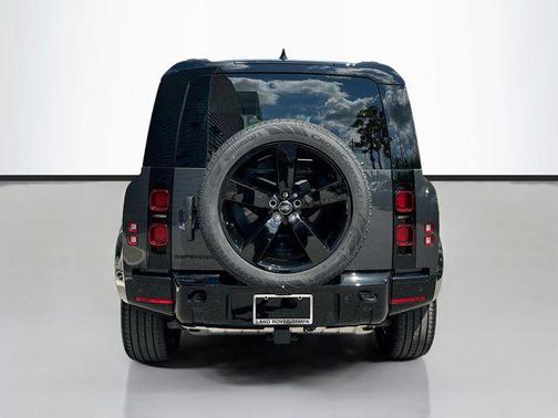 2025 Land Rover Defender 110 P400 X-Dynamic SE