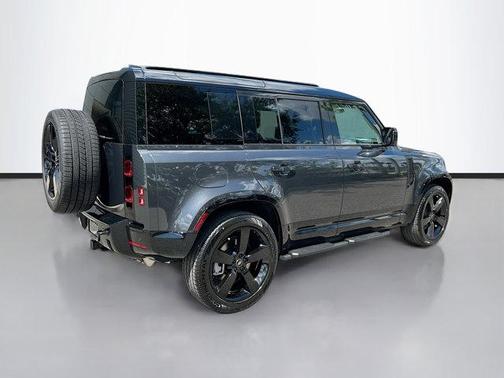 2025 Land Rover Defender 110 P400 X-Dynamic SE