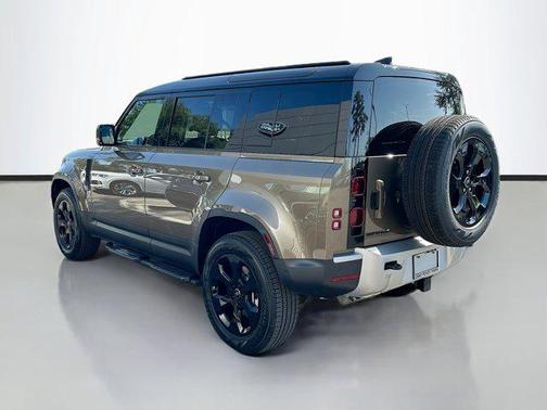2025 Land Rover Defender 110 P300