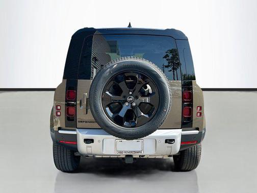 2025 Land Rover Defender 110 P300