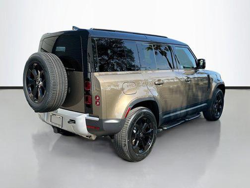 2025 Land Rover Defender 110 P300