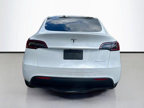 2022 Tesla Model Y Long Range Dual Motor All-Wheel Drive