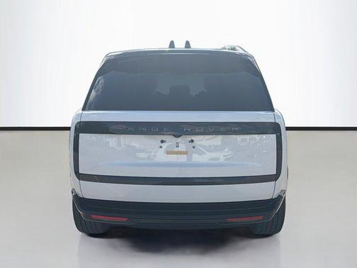 2026 Land Rover Range Rover P400 SE