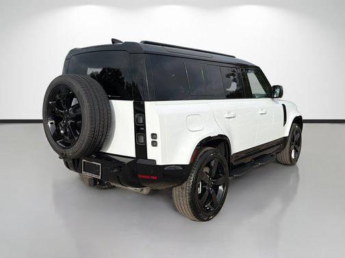 2026 Land Rover Defender P400 X-Dynamic SE