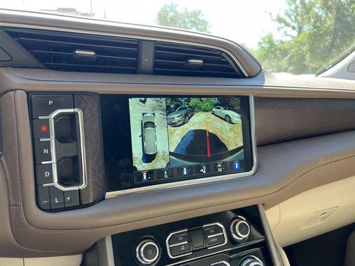 White Frost Tricoat 2022 GMC Yukon XL Denali