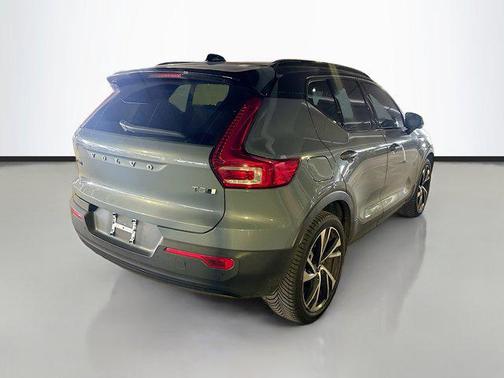 2021 Volvo XC40 T5 R-Design