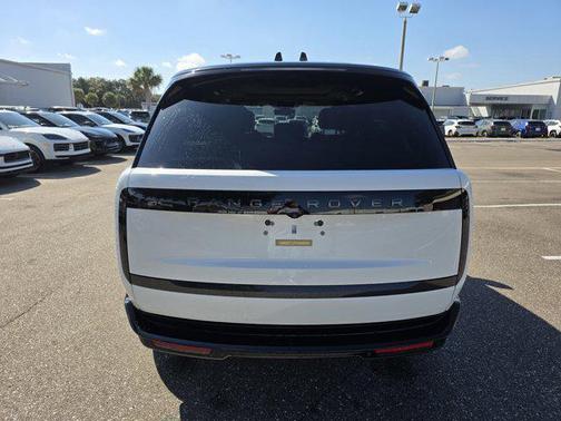 2025 Land Rover Range Rover P530 SE