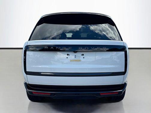 2025 Land Rover Range Rover P530 SE