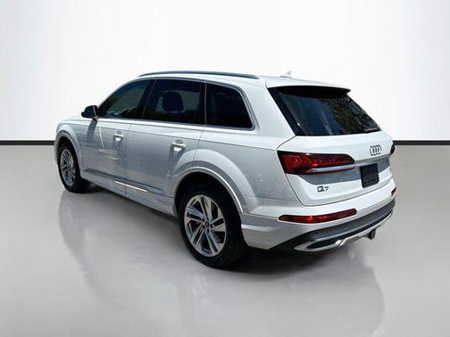 2023 Audi Q7 45 Premium
