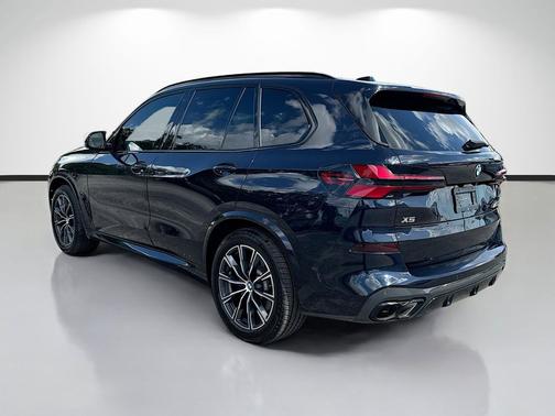 Carbon Black Metallic 2024 BMW X5 M60i
