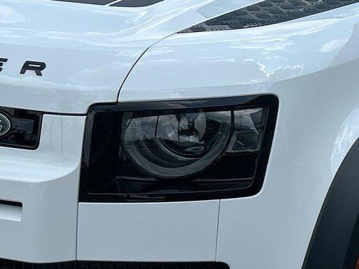 2025 Land Rover Defender 110 P300