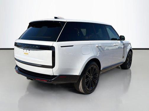 2026 Land Rover Range Rover P530 SE