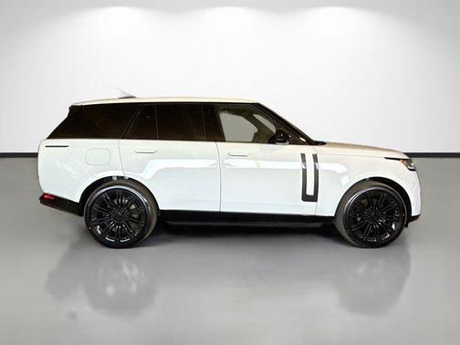 Fuji White 2026 Land Rover Range Rover P530 SE