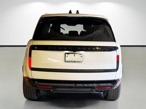 Fuji White 2026 Land Rover Range Rover P530 SE