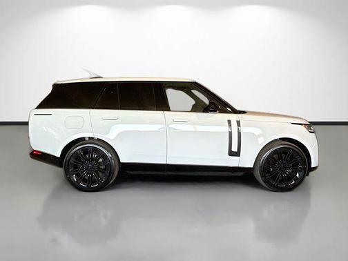 Fuji White 2026 Land Rover Range Rover P530 SE