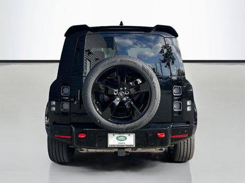 2025 Land Rover Defender 110 P400 X