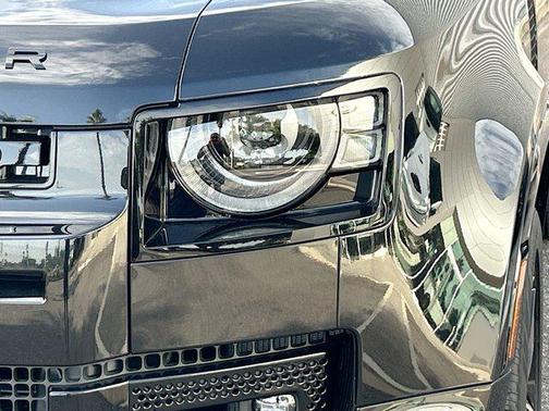 2025 Land Rover Defender 110 P400 X