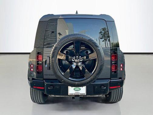 2025 Land Rover Defender 110 P400 X-Dynamic SE