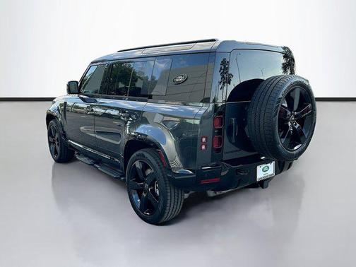 2025 Land Rover Defender 110 P400 X-Dynamic SE