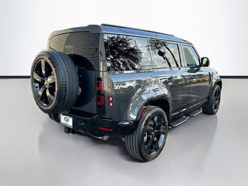2025 Land Rover Defender 110 P400 X-Dynamic SE