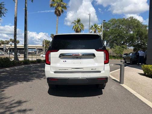 White Frost Tricoat 2021 GMC Yukon SLT