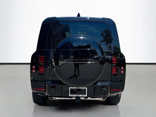 2025 Land Rover Defender 130 P400 X-Dynamic SE