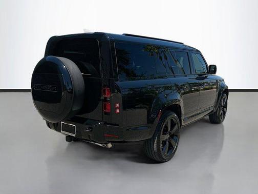 2025 Land Rover Defender 130 P400 X-Dynamic SE