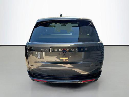 2025 Land Rover Range Rover P400 SE