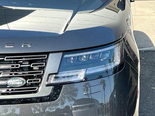 2025 Land Rover Range Rover P400 SE
