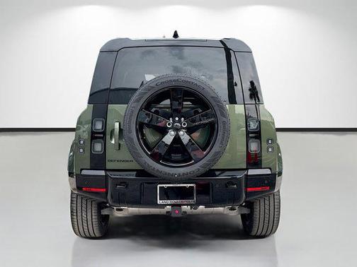Woolstone Green Metallic 2026 Land Rover Defender P400 X-Dynamic SE