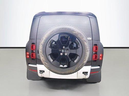 2025 Land Rover Defender 110 P300