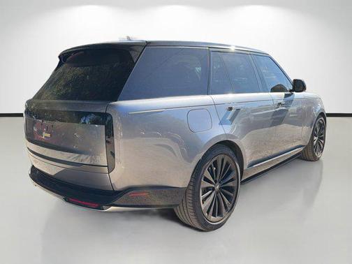 2025 Land Rover Range Rover P400 SE