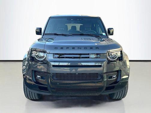 2025 Land Rover Defender 130 P400 X-Dynamic SE