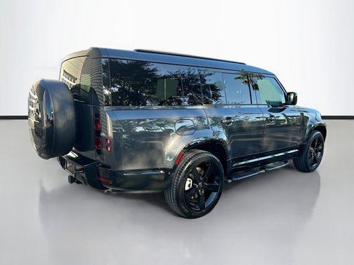 2025 Land Rover Defender 130 P400 X-Dynamic SE