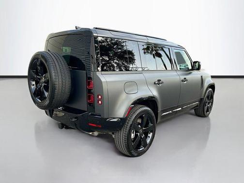 2025 Land Rover Defender 110 P400 X-Dynamic SE