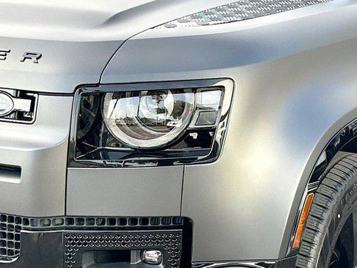 2025 Land Rover Defender 110 P400 X-Dynamic SE