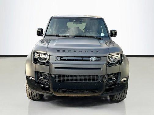 2025 Land Rover Defender 110 P400 X-Dynamic SE