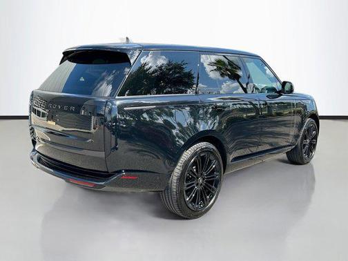2025 Land Rover Range Rover P530 SE