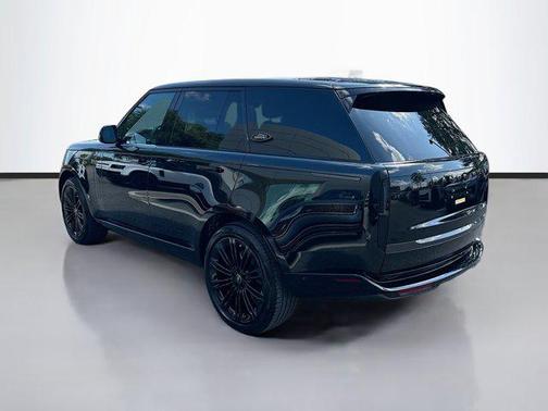 2025 Land Rover Range Rover P530 SE