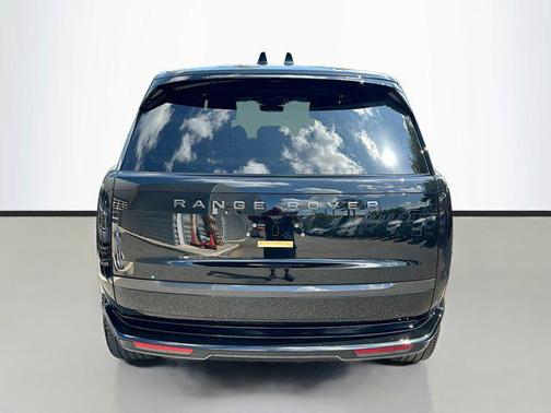 2025 Land Rover Range Rover P530 SE
