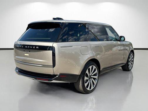 Batumi Gold Premium Metallic 2026 Land Rover Range Rover P400 SE