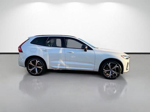 2025 Volvo XC60 B5 Ultra