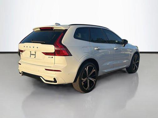 2025 Volvo XC60 B5 Ultra