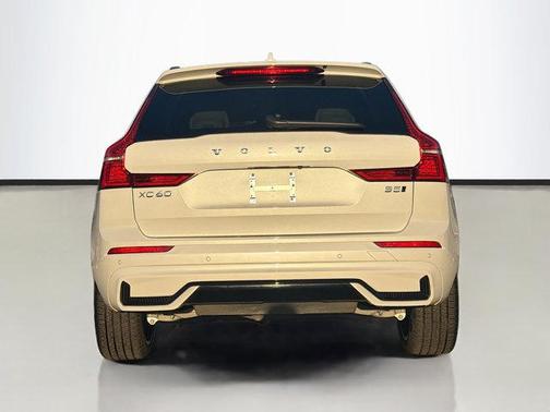2025 Volvo XC60 B5 Ultra
