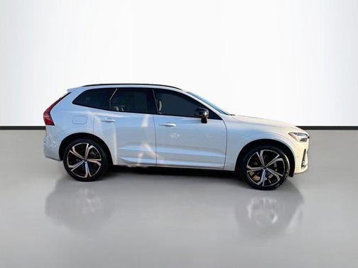 2025 Volvo XC60 B5 Ultra