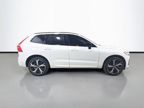 2025 Volvo XC60 B5 Ultra