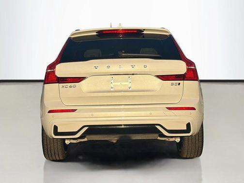 2025 Volvo XC60 B5 Ultra