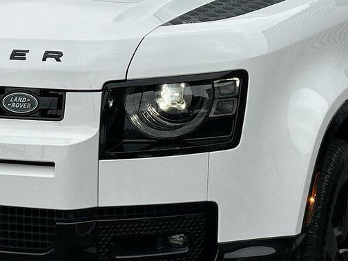 2025 Land Rover Defender 110 P400 X-Dynamic SE
