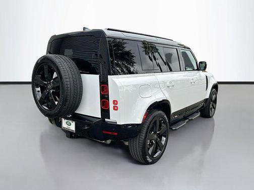 2025 Land Rover Defender 110 P400 X-Dynamic SE